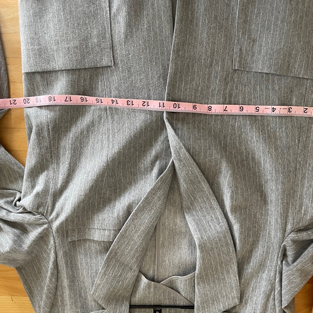 Gray Pin Stripe Women's Flannel Blazer by Banana Republic Size 12 - Picture 7 of 9